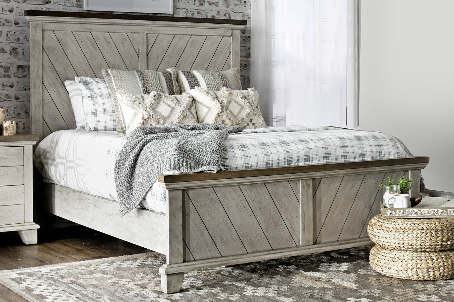 Bear Creek White Smoke Bed_Bedroom Collection_Web